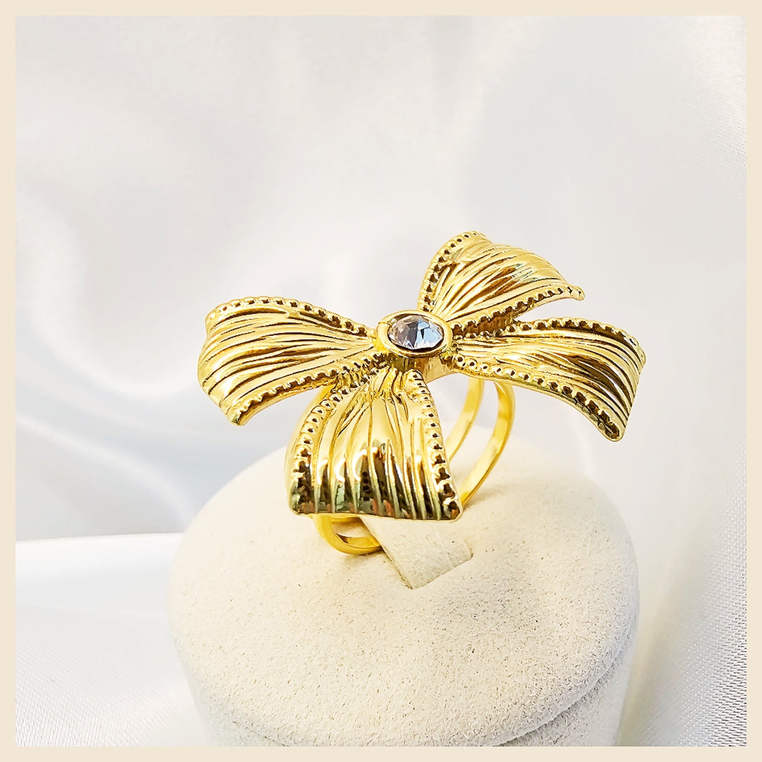 Lala silver-plated bow ring with cubic zirconia detail, designed as a stylish knuckle ring for women who love refined beauty with a playful romantic touch.