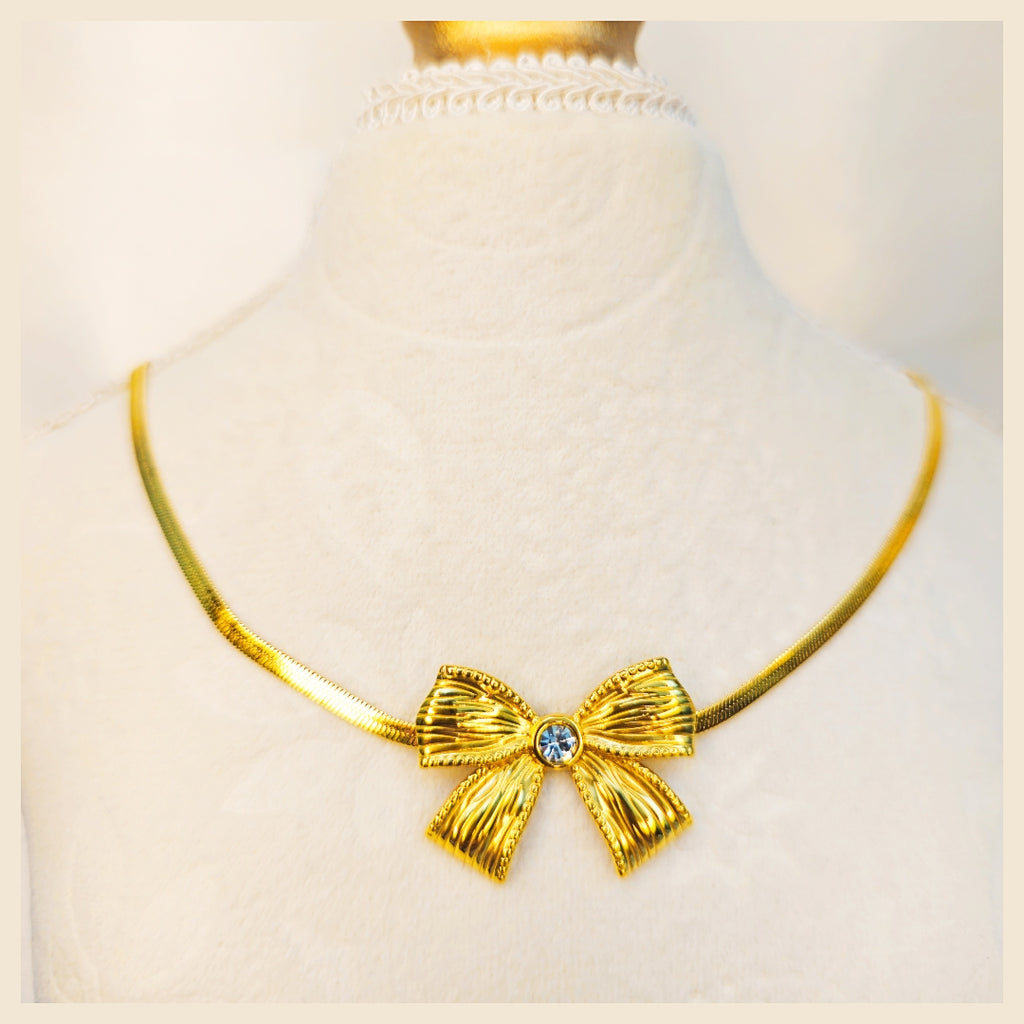 Lala stylish bow necklace with gold-plated choker chain, perfect for Dubai-inspired outfits when you want a chic, polished, photo-ready look.