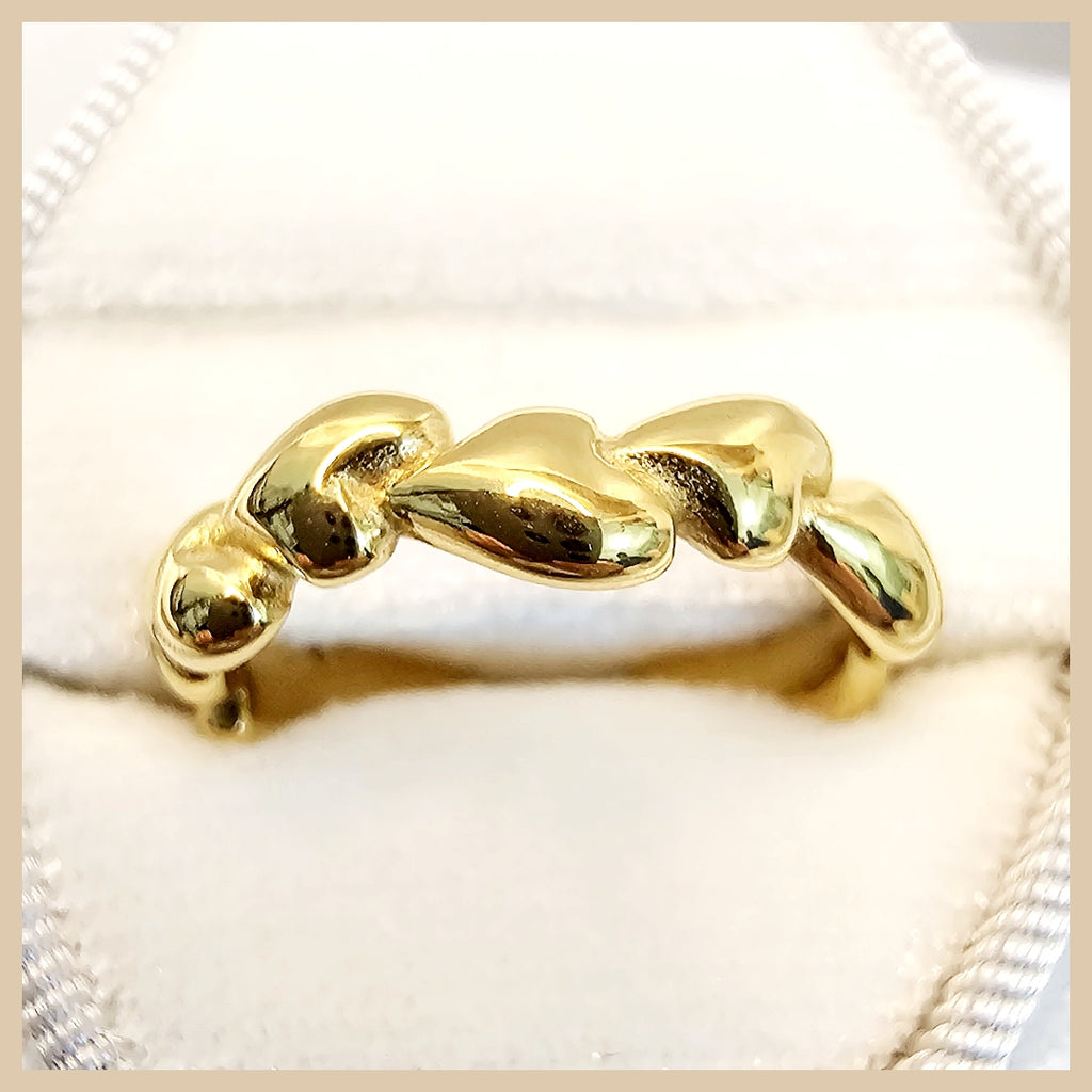Gold heart band ring styled as a Valentine’s Day gift, symbolizing connection, trust, and meaningful luxury for her in the UAE.