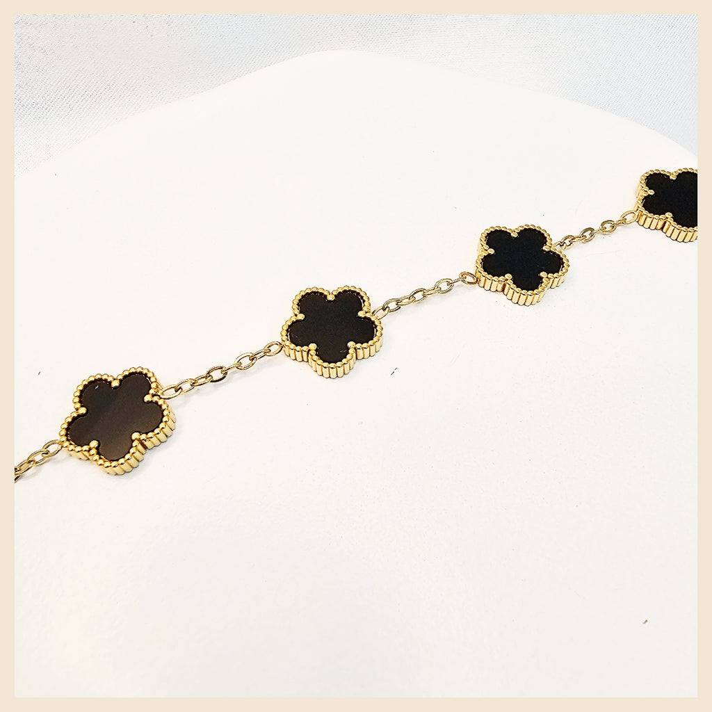 Luxury 18K gold-plated crystal bangle bracelet with an openable stainless steel design, perfect for women who love refined shine and durable elegance.