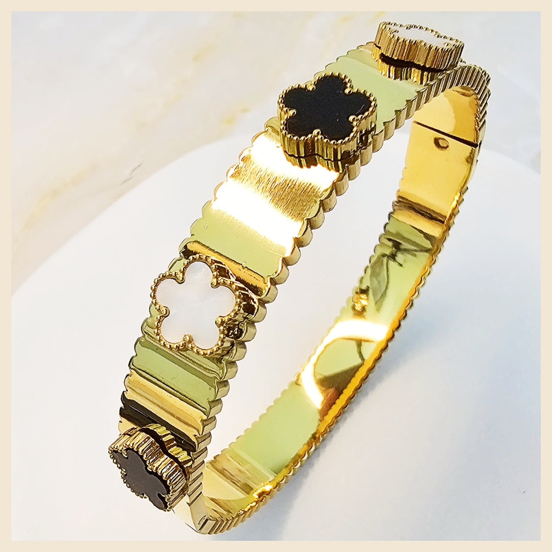 Luxury 18K gold-plated stainless steel crystal bracelet, a gift-worthy choice for her that feels exclusive, refined, and confidently glamorous.