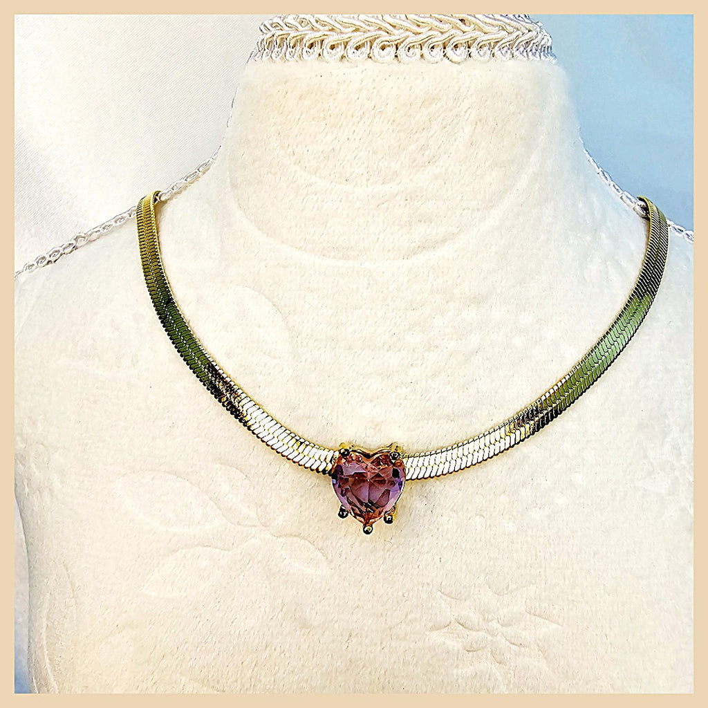 Luxury Gizi Shine High smile pendant necklace with diamond-inlaid sparkle, crafted to elevate outfits with a bright, elegant statement.