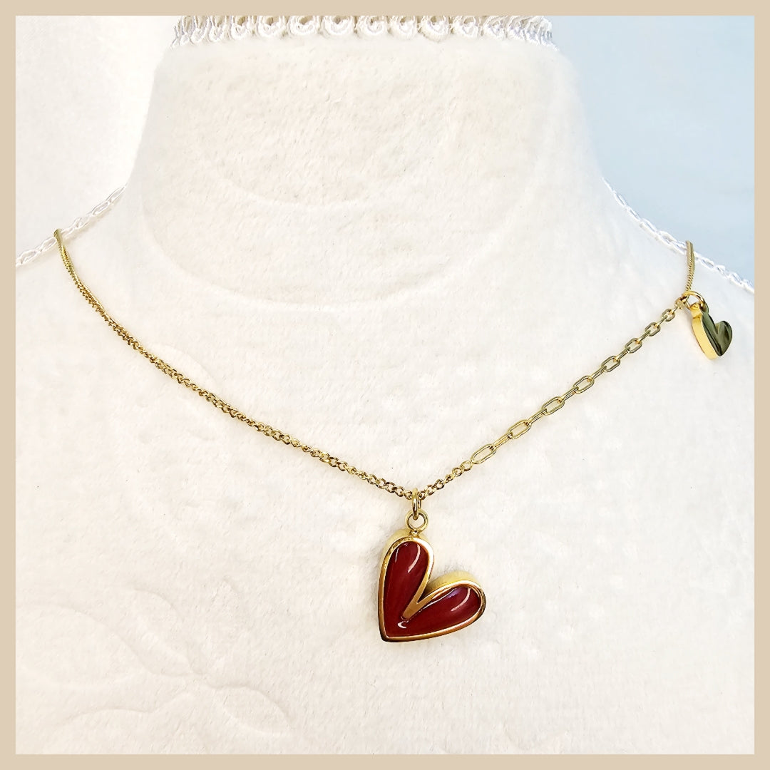 Luxury Hada 2 Hearts necklace with a pink heart pendant, a party-ready piece that brings elegance, desire, and gifting charm for birthdays, Eid, or special celebrations.