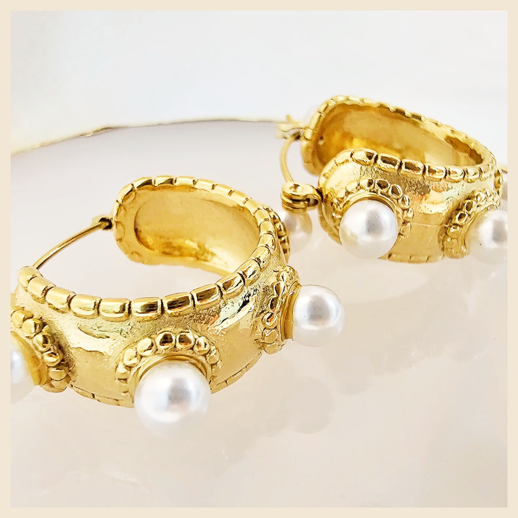 Luxury Lisa large pearl hoop earrings in a gold-tone finish, inspired by Dubai-style elegance for women who love bold femininity and premium detail.