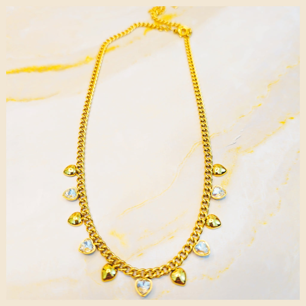 Luxury minimalist heart necklace for women in Dubai, created to express elegance and confidence while making a memorable gift for cherished occasions.