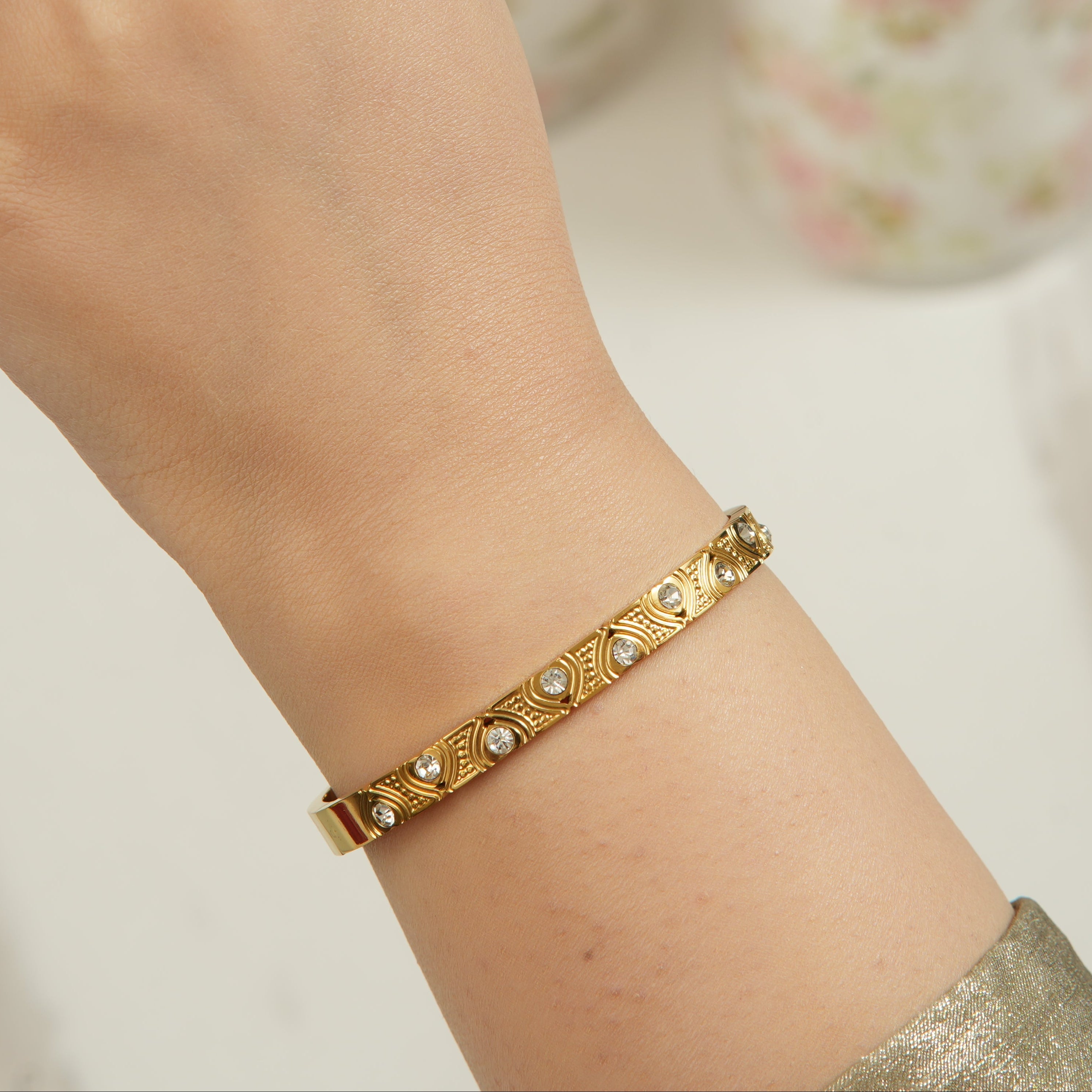 Maci pattern zircon bangle set designed for weddings in Dubai, combining refined sparkle with elegant craftsmanship for confident women.