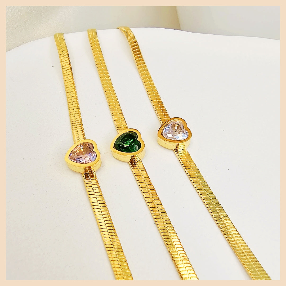 Minimalist heart bracelet in white gold for everyday luxury, offering clean lines, understated sparkle, and a versatile style that builds trust through timeless elegance.