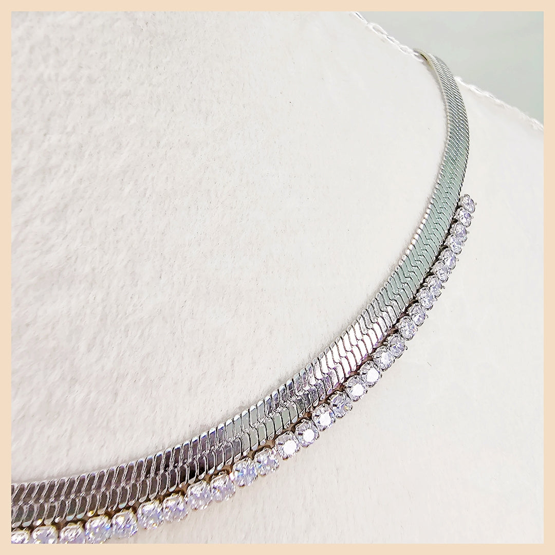 Modern Ivyz dainty snake charm necklace for women, a chic jewellery choice that blends minimal elegance with a subtle sense of power and style.