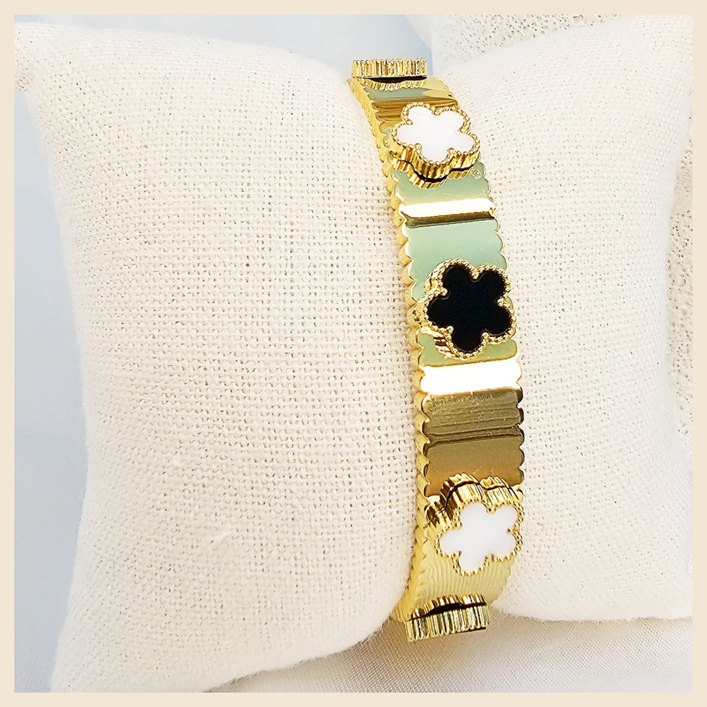 Openable 18K gold-plated crystal bangle bracelet in stainless steel, a polished piece made for women who want elegant sparkle with everyday durability.
