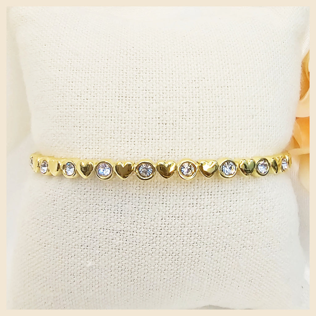 Paperclip link gold cuff bracelet styled for Dubai fashion, blending urban chic with premium finish that signals exclusivity and lasting quality.