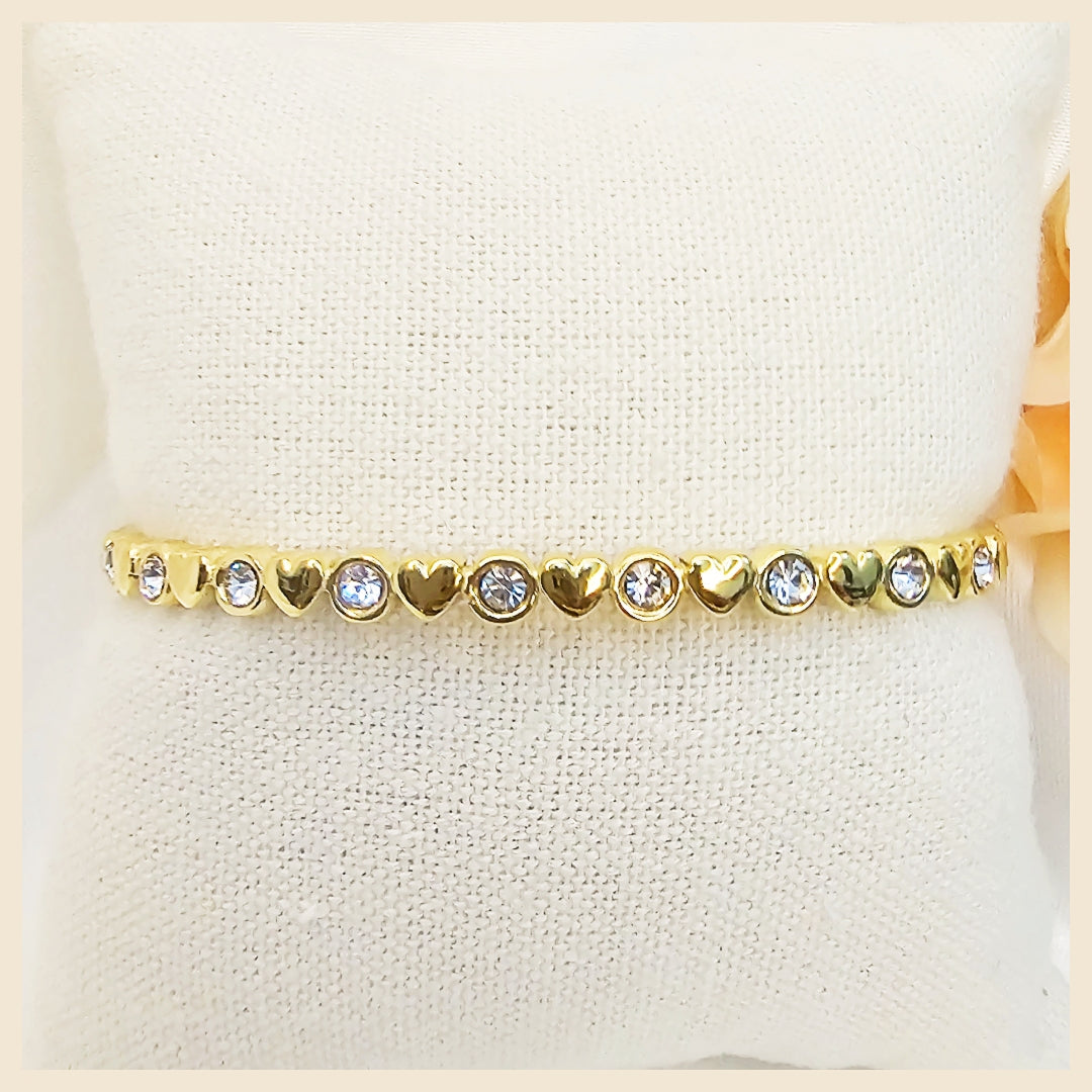 Paperclip link gold cuff bracelet styled for Dubai fashion, blending urban chic with premium finish that signals exclusivity and lasting quality.