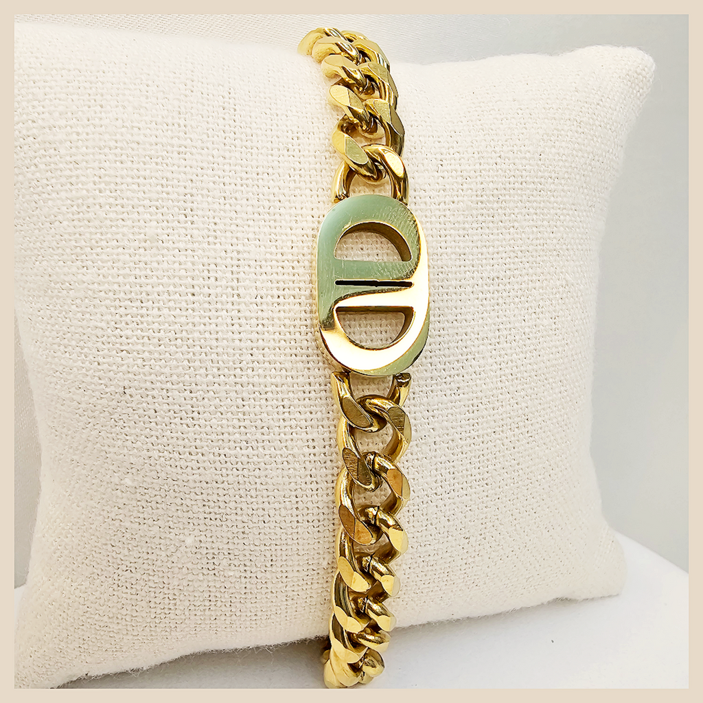 Premium Aida stainless steel twist chain bracelet in rope style, crafted for a comfortable unisex fit and a clean, sophisticated look.