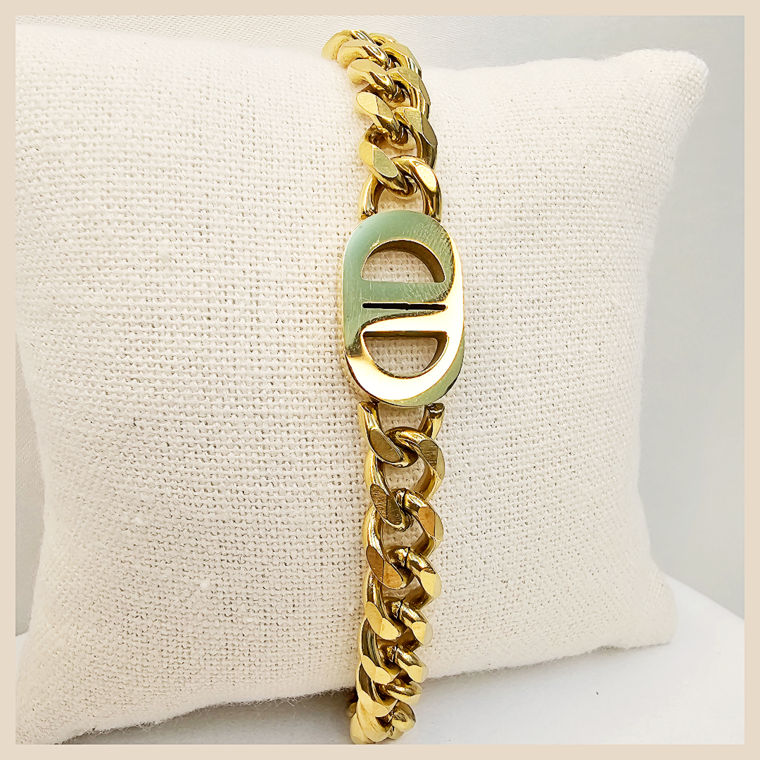 Premium Aida stainless steel twist chain bracelet in rope style, crafted for a comfortable unisex fit and a clean, sophisticated look.