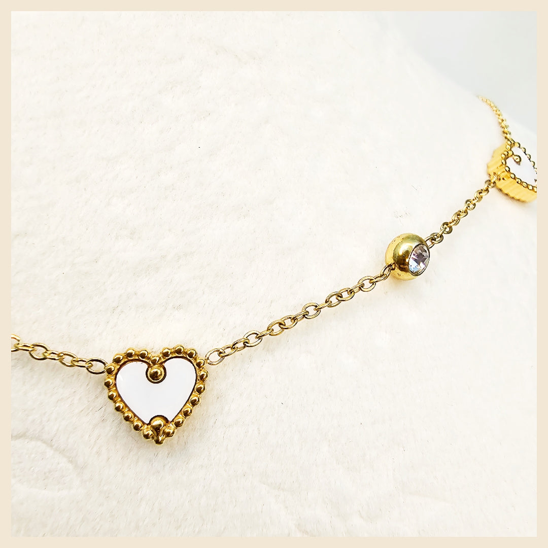 Everyday gold heart necklace for women, combining comfort, elegance, and subtle luxury for effortless daily styling.