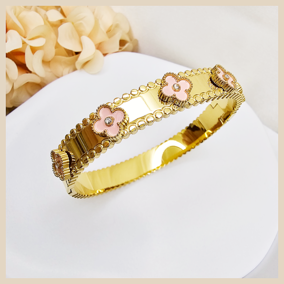 Luxury zircon clover bracelet crafted for modern women, offering a polished gold look that elevates both casual and formal outfits.