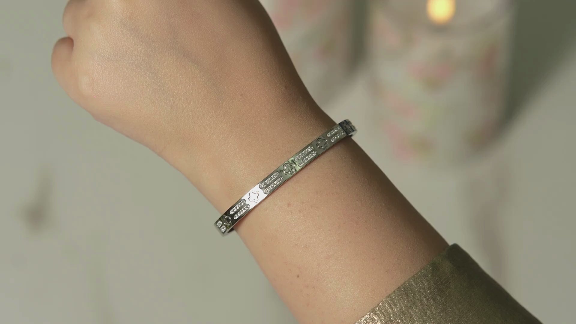 Kari Embossed Clover Bangles