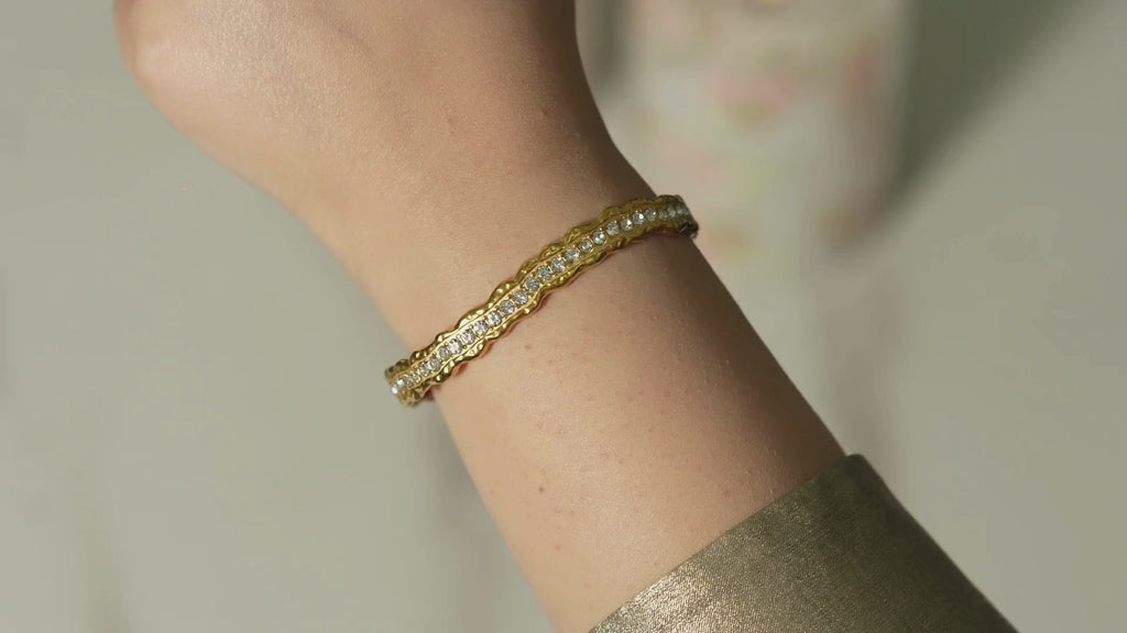 Kali Wavy Bangle