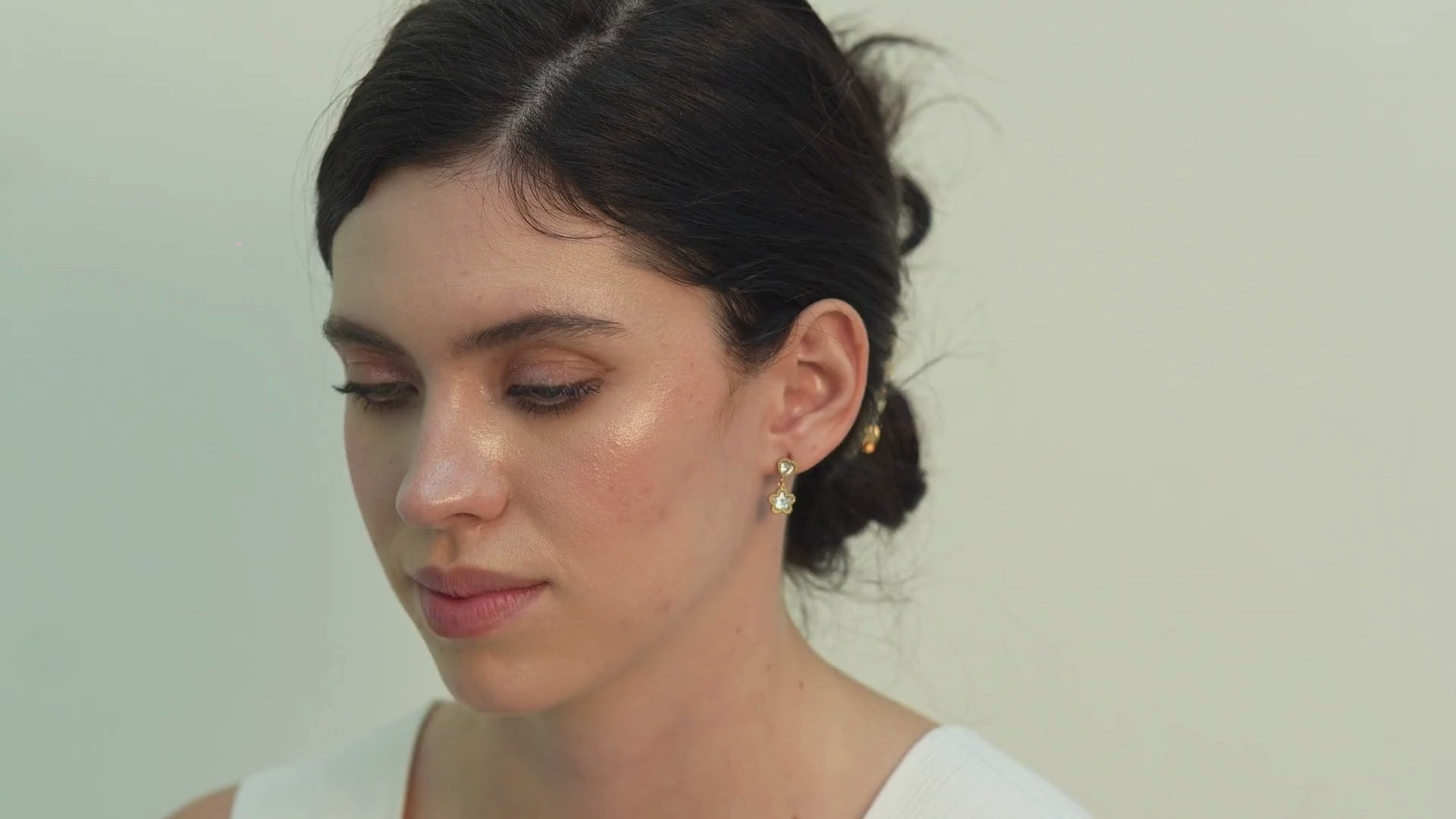 concert-ready-eyla-gold-star-hoop-earrings-women-music-lover-jewellery.