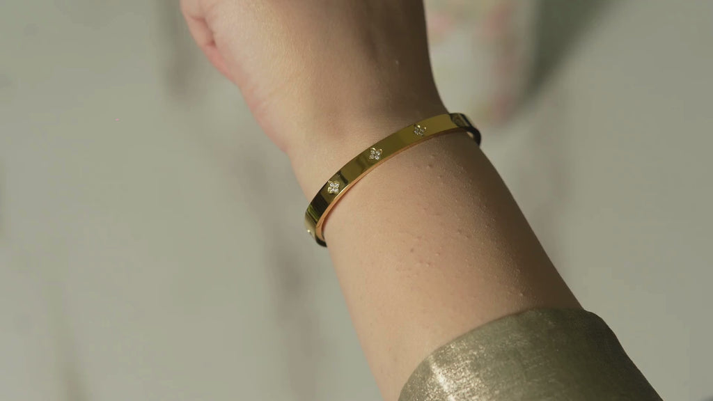 Judy Clover Zircon Bangle