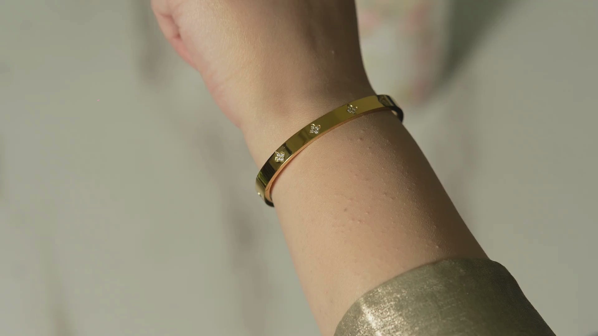 Judy Clover Zircon Bangle