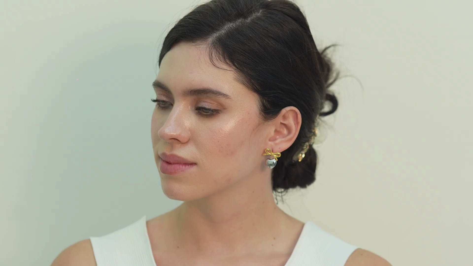 Isra Bow On Heart Earing