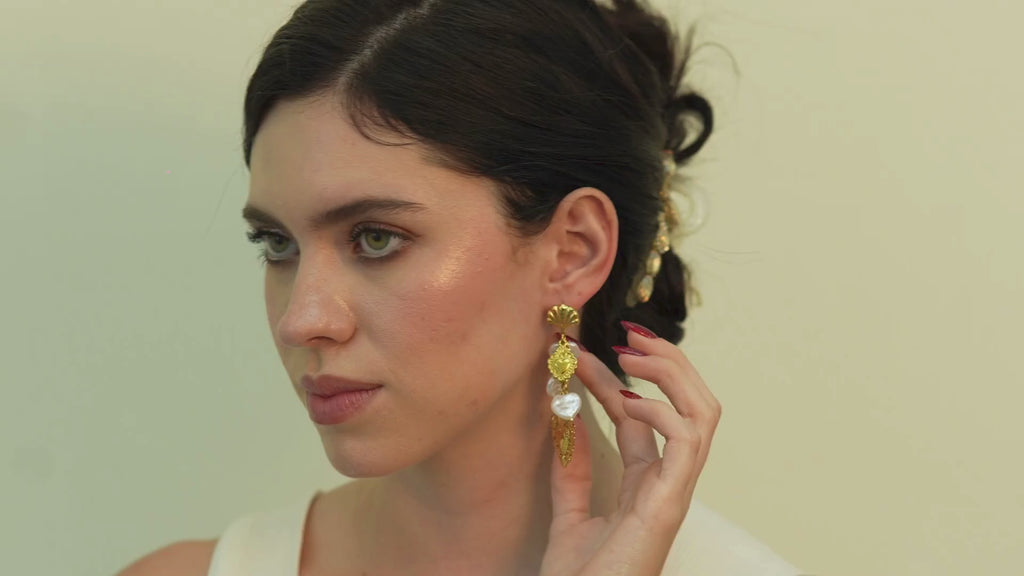 Elin Pearl Drop Earings