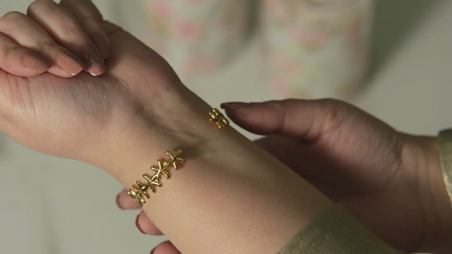 Gigi StarFish Open Bangle