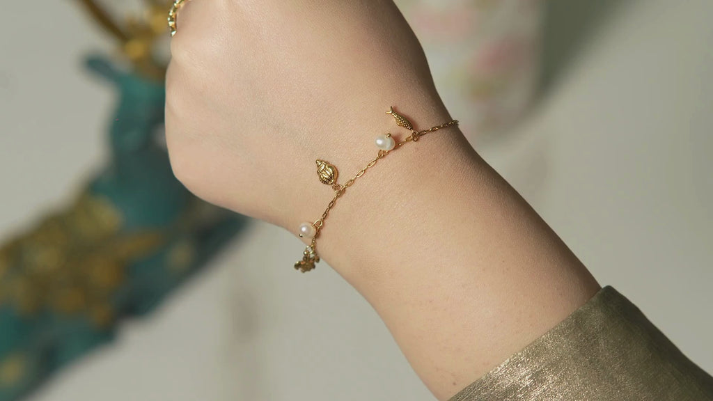 Fray Pearls Bracelet