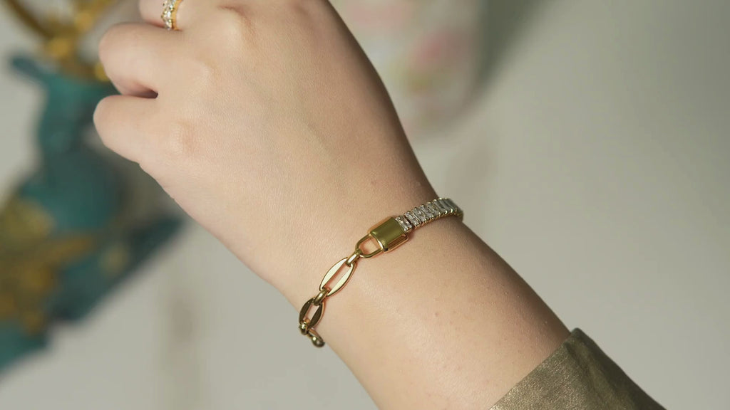 Fira Oval Zircon Bracelet