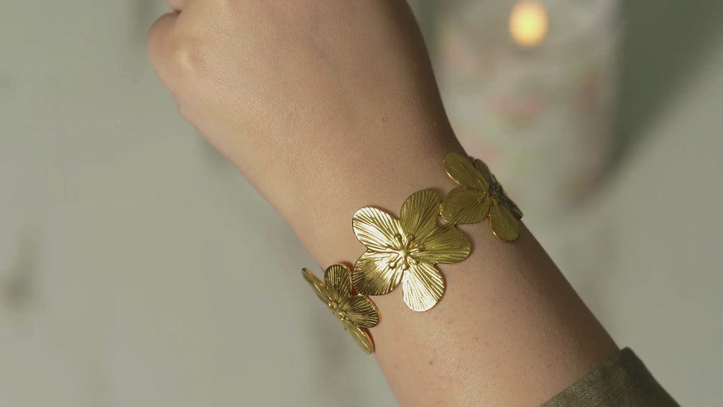 Gesa Flowers Open Bangle