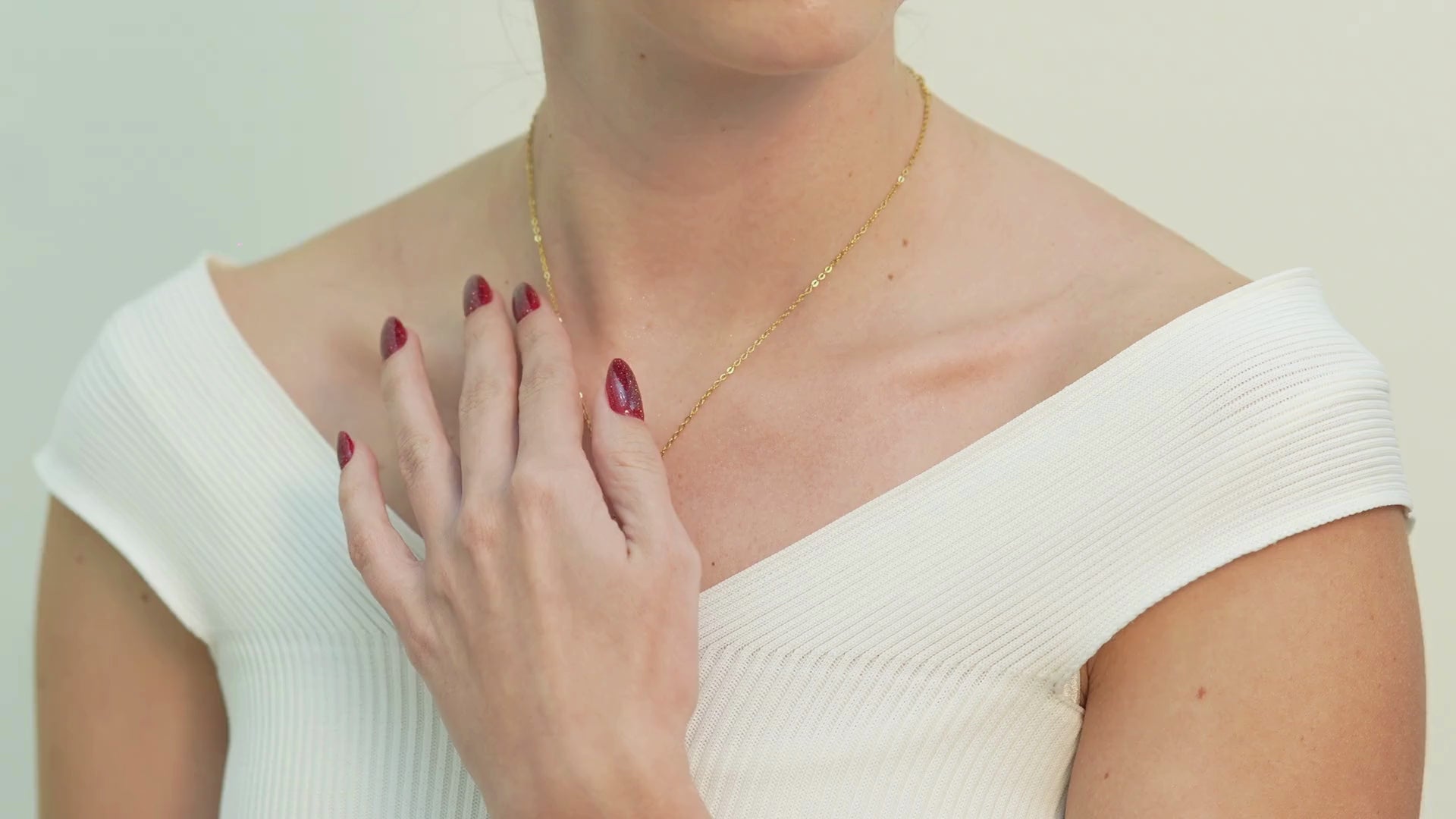 Luxury Lura black clover necklace, earrings, and bracelet set, designed to elevate confidence with a premium look that suits UAE women’s evening and occasion styling.