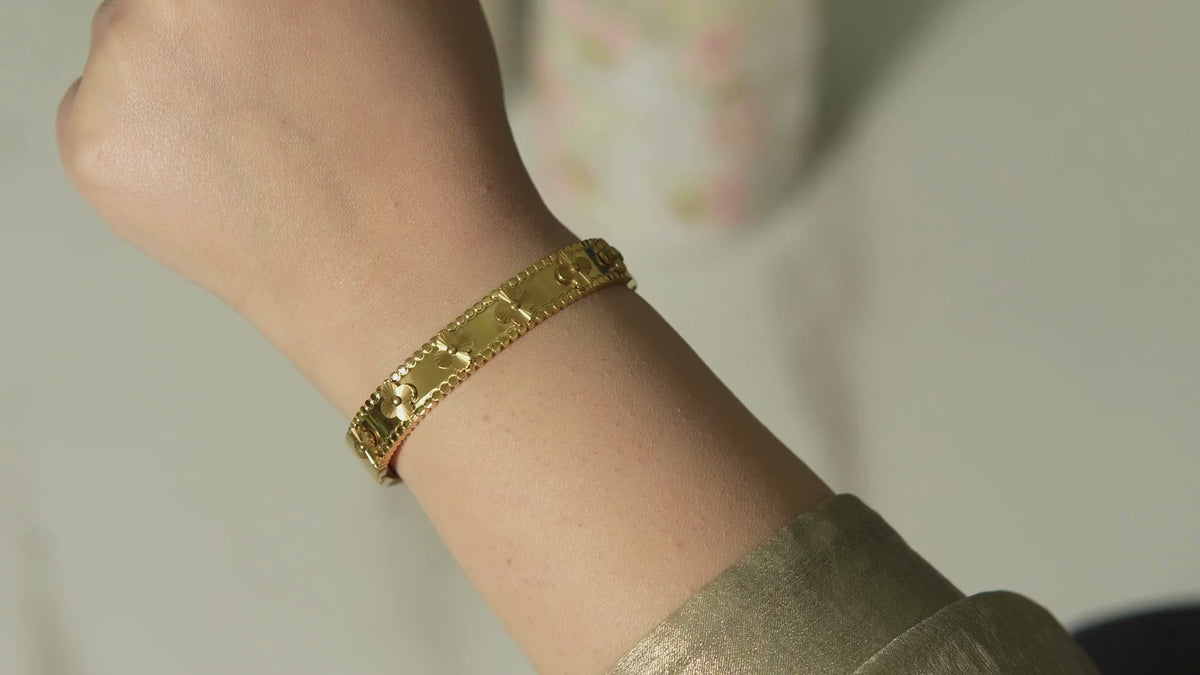 Dina 4 Clover Golden Bangle