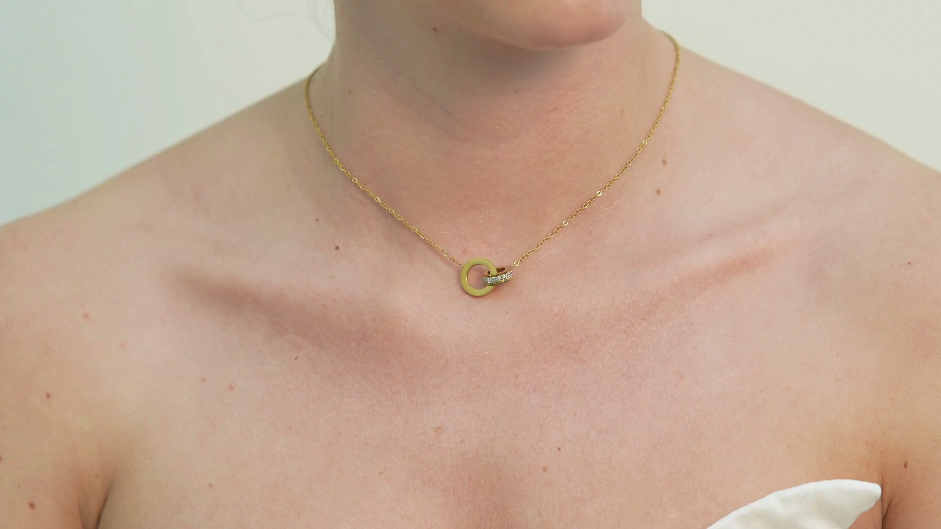 Amis Circle Necklace