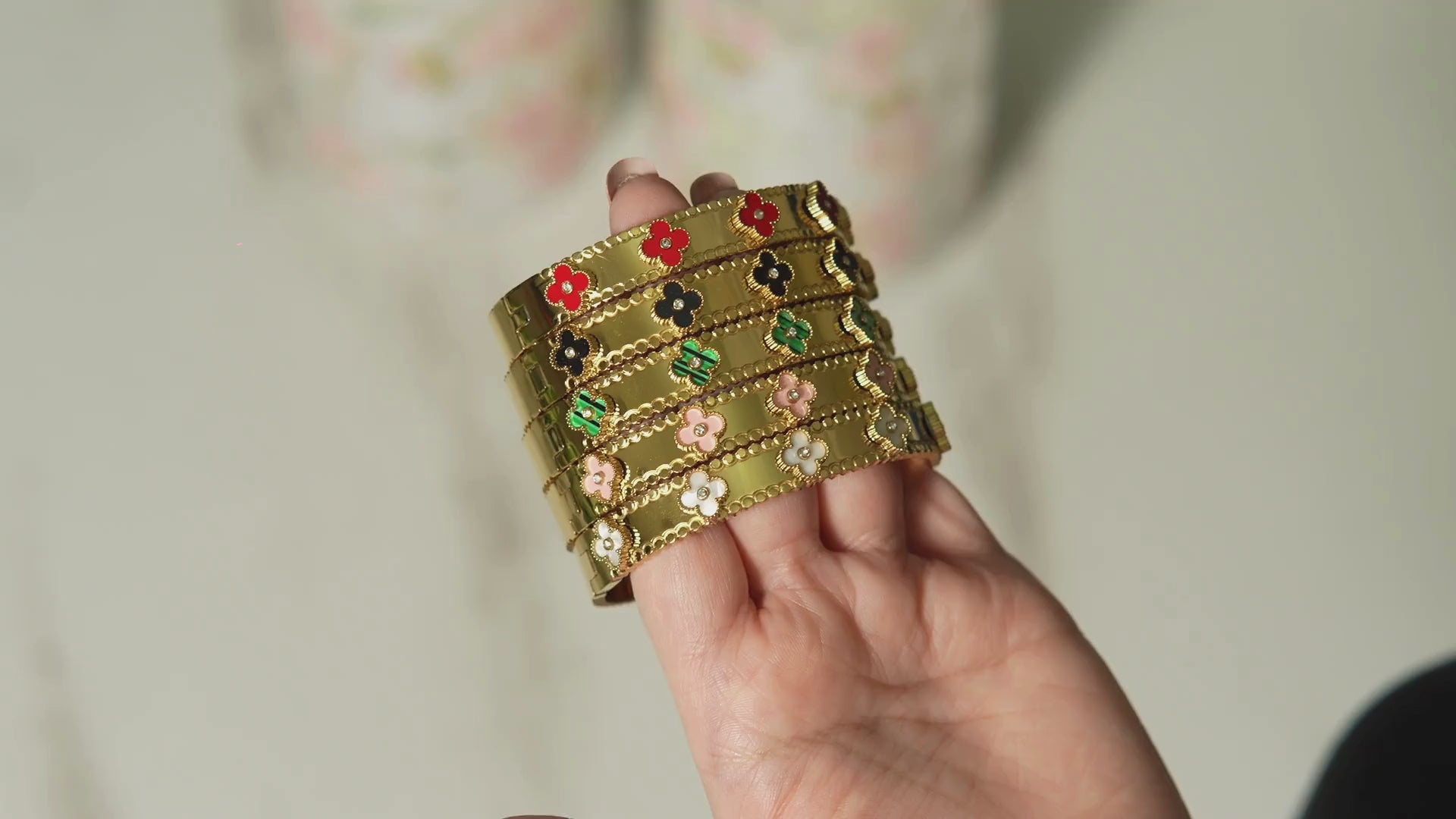 Keia Petal Clover Bangle