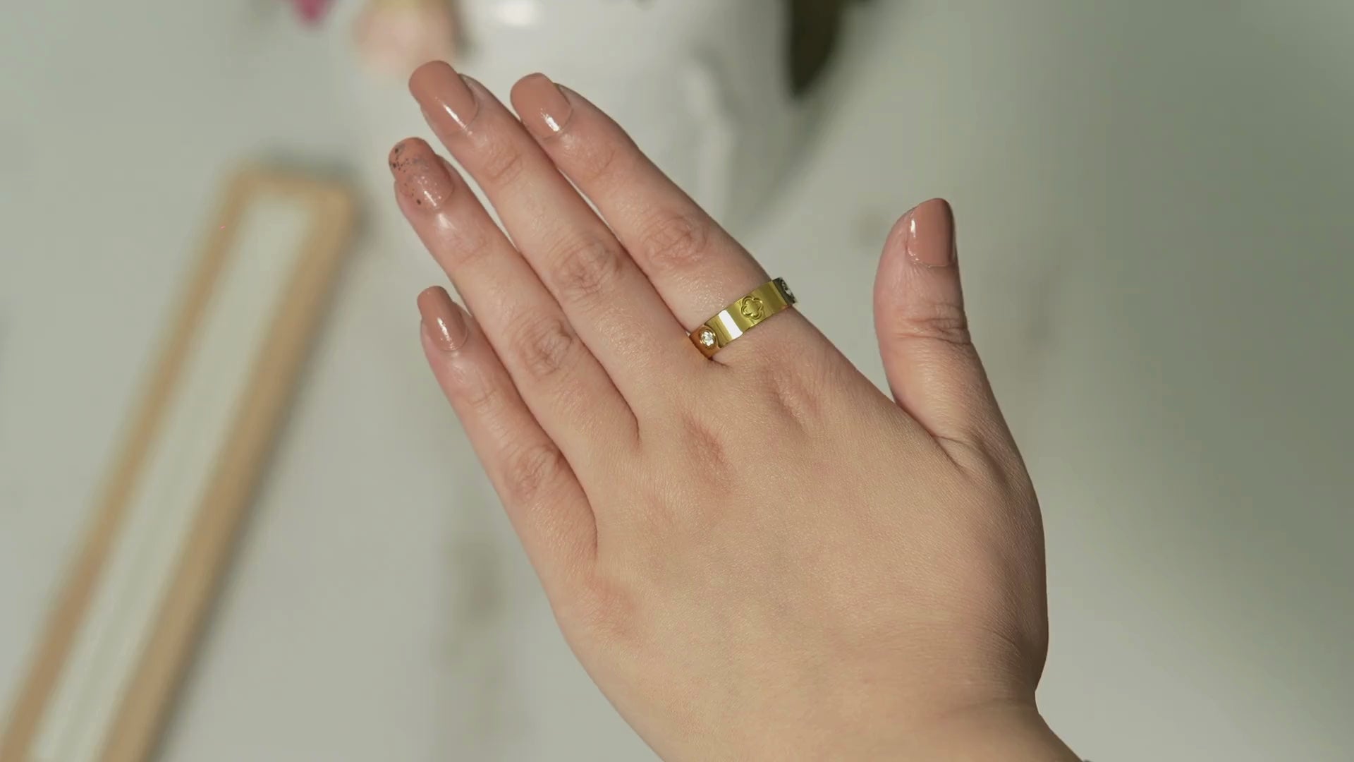 Lara Clover Stone Ring