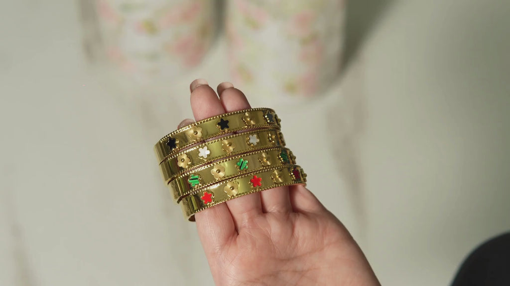 Deah Clover Star Bangle