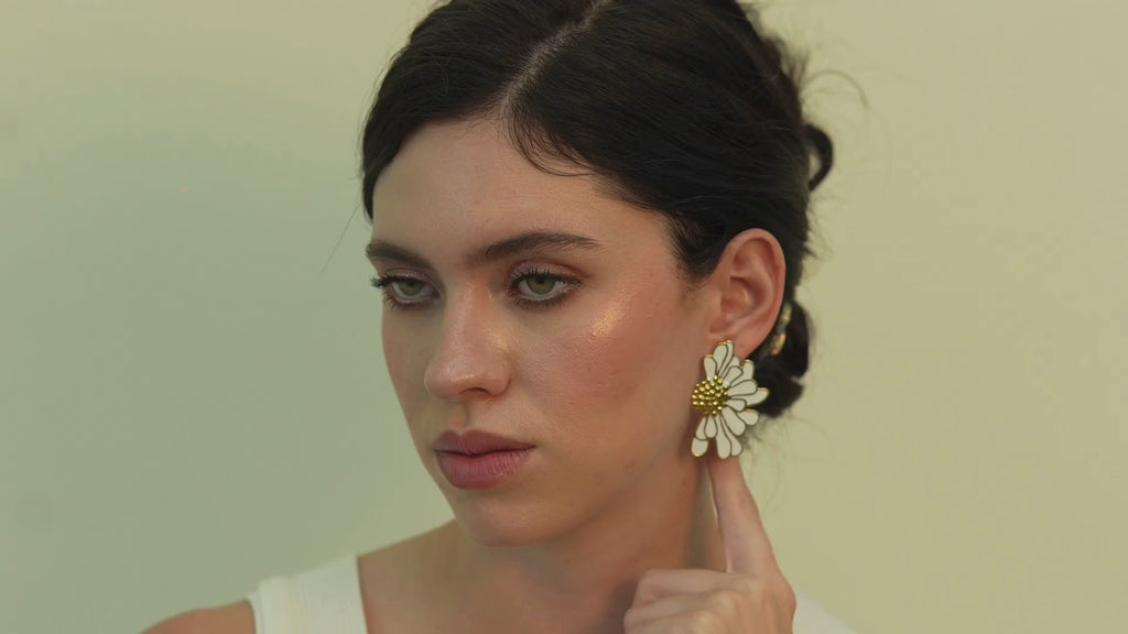 Erna Big Daisy Earings