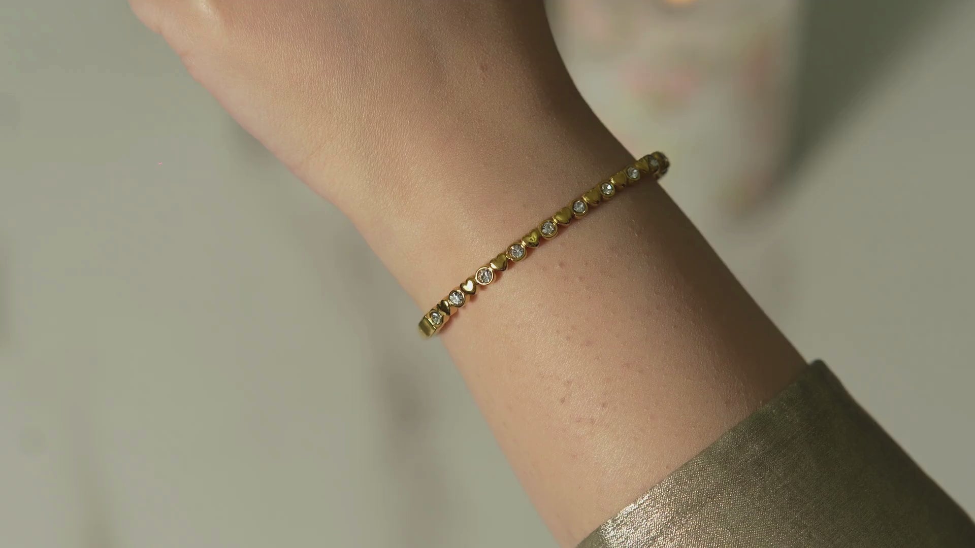 Keah Join Heart Bangle