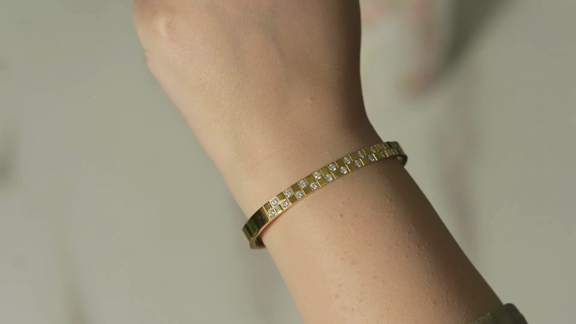 Gaya Zirconia Bangle