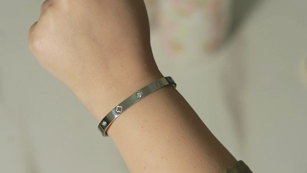 Kade Clover Bangle