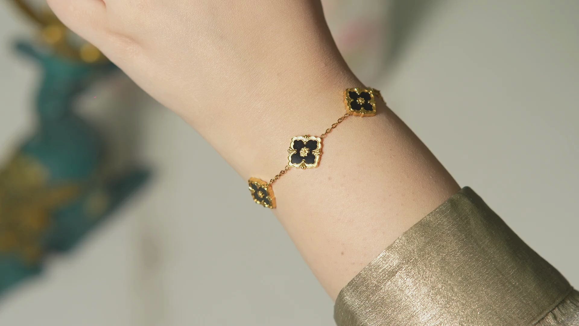 Lusi Black Clover Bracelet