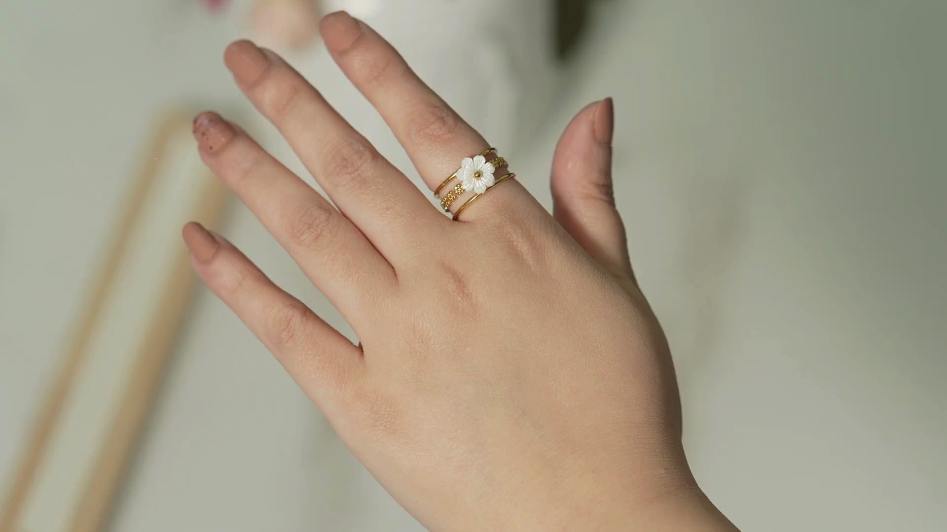 Inga White Flower Ring