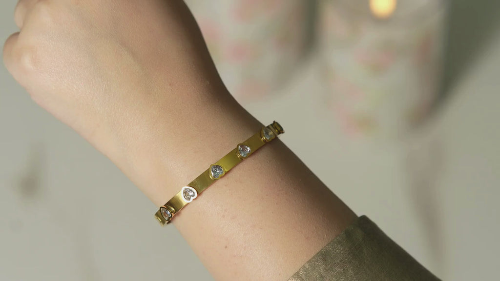 Kara Heart Zircon Bangle