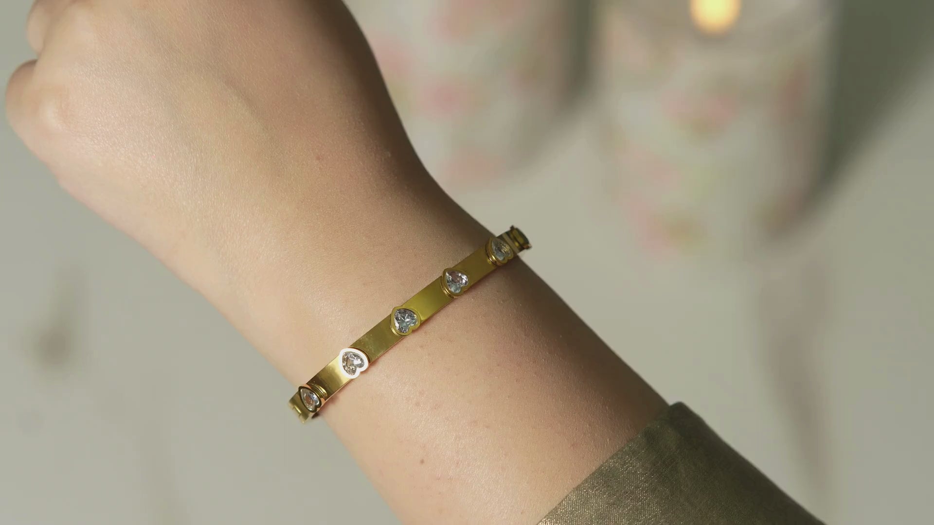 Kara Heart Zircon Bangle