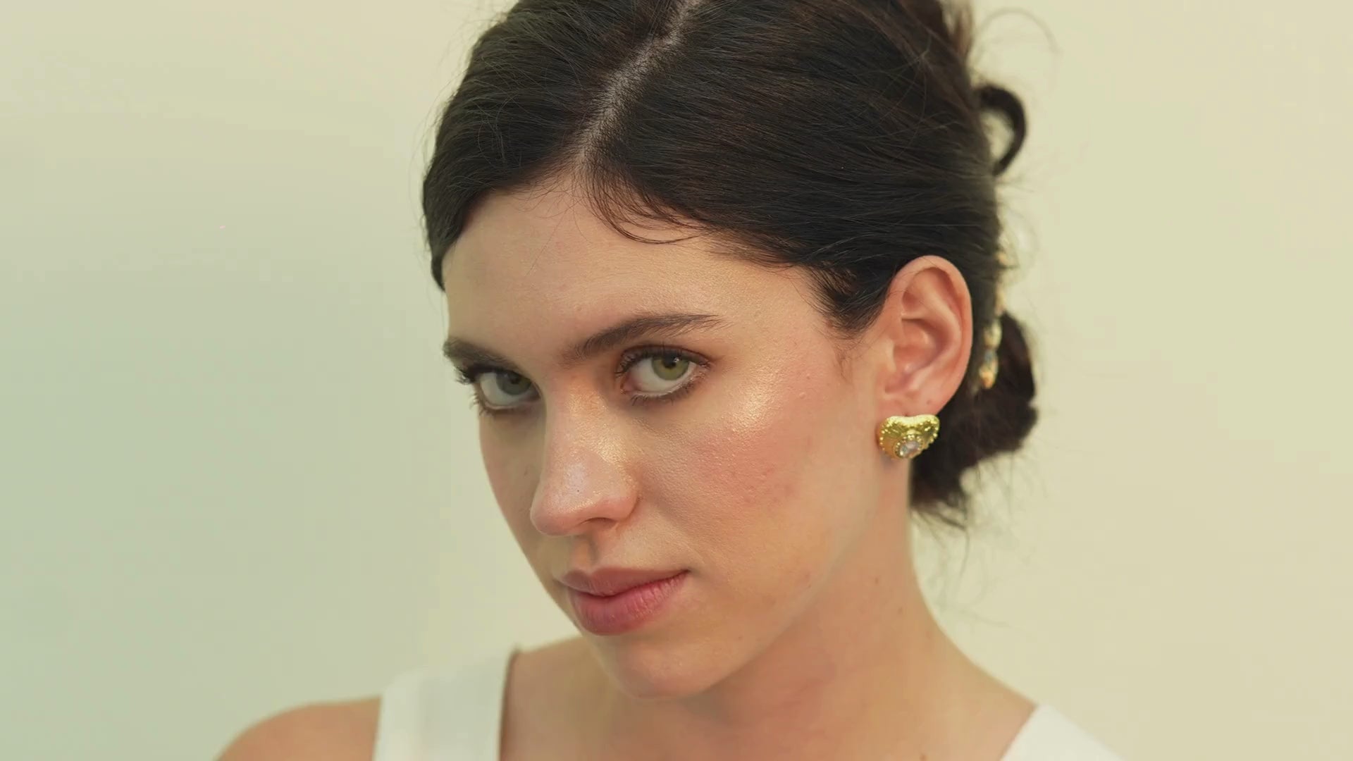 Faye Close Heart Earings