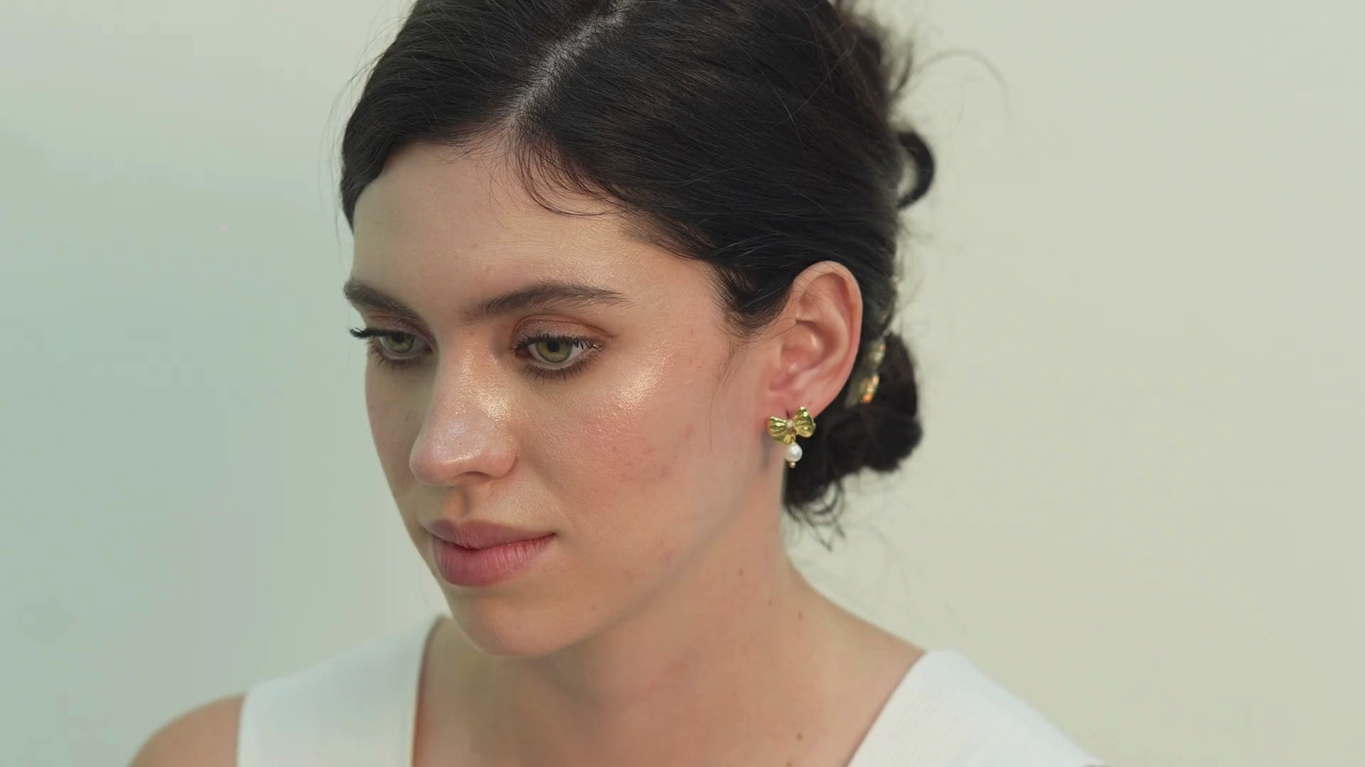 Irsa Bow Pearl Earings
