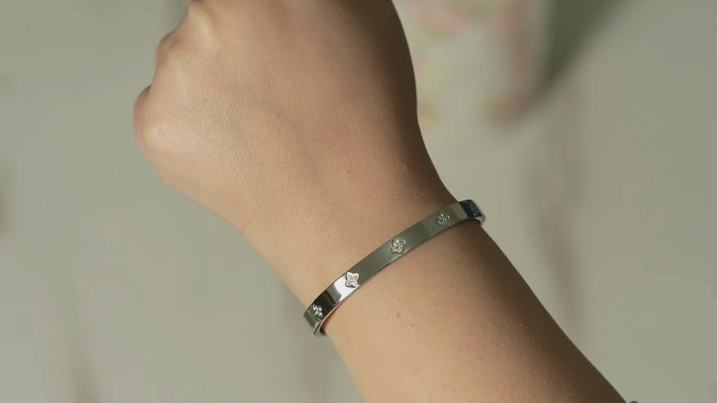 Judy Clover Zircon Bangle