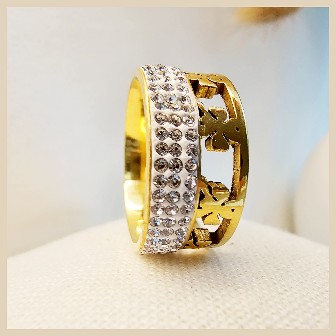 Romantic Ceci cubic zirconia clover ring for women, a heartfelt gift for anniversaries, engagements, or special moments that celebrate love and commitment.