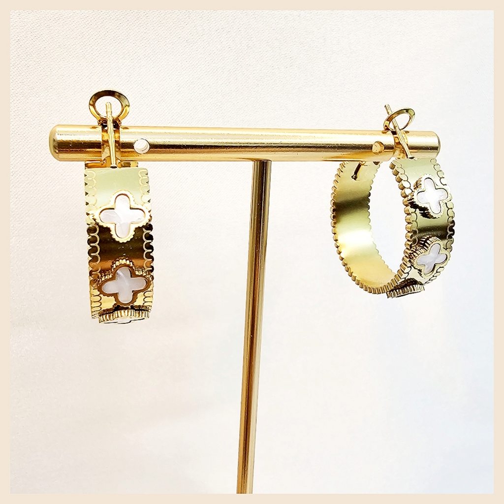 Romantic Dana four-leaf clover hoop earrings with heart zircon, an anniversary gift that symbolizes luck, love, and a beautiful lasting impression.