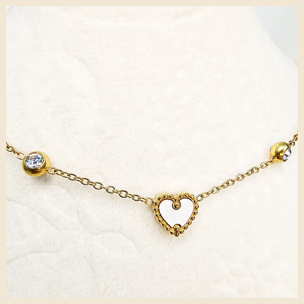 Modern heart pendant necklace in gold plating, crafted for women who enjoy elegant jewellery with a contemporary feel.